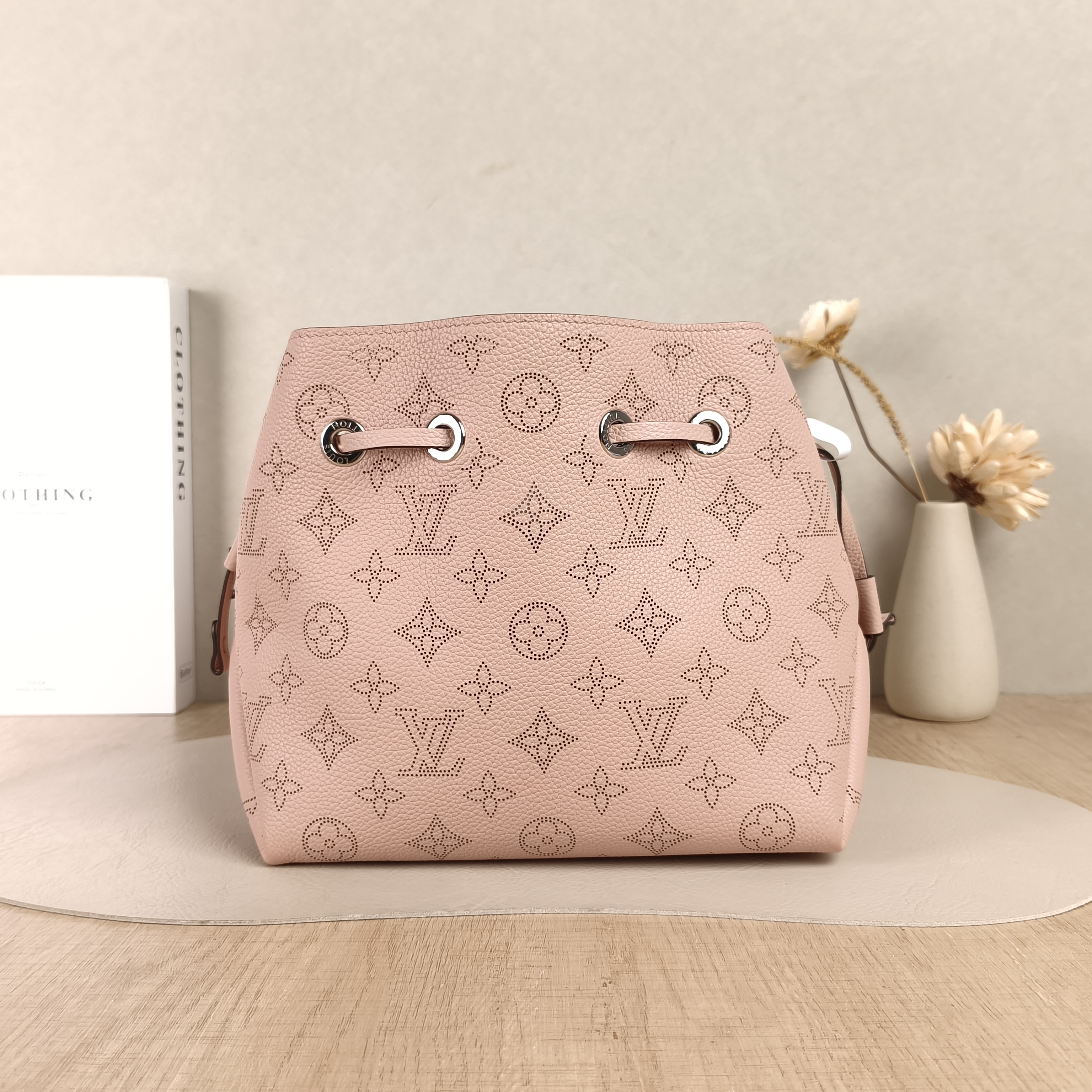 Louis Vuitton Crossbody Bag BELLA Pink Calfskin22 × 14 × 19 cm