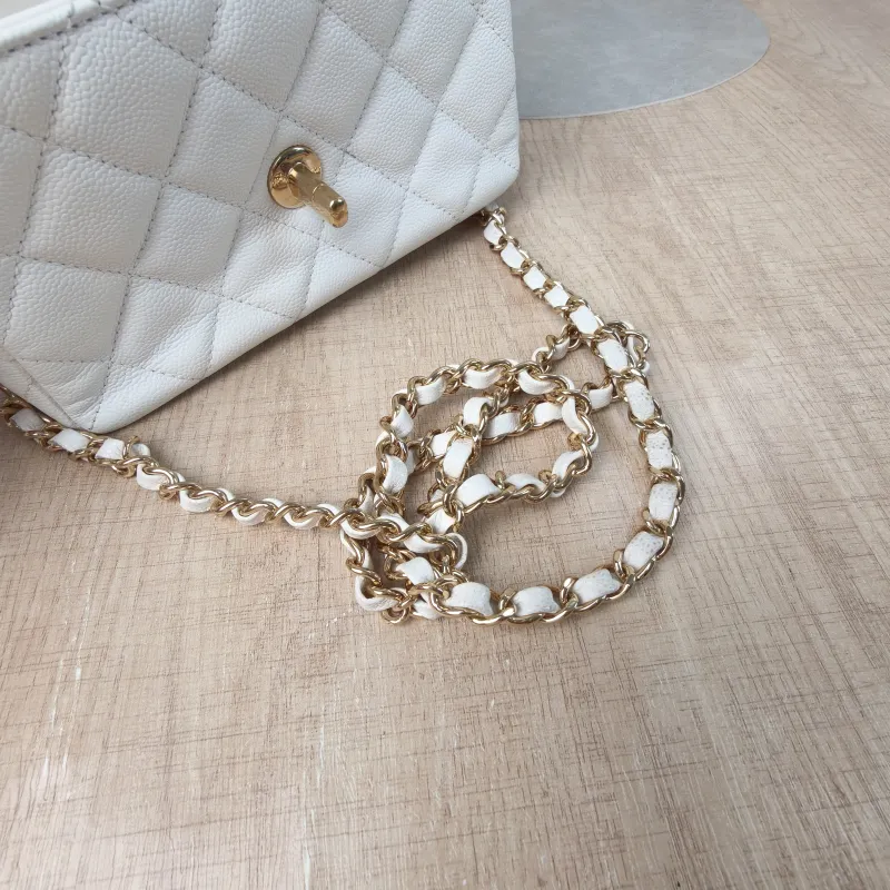 Chanel Crossbody Bag White Calfskin One Size18 × 7 × 11.5 cm — detail view 1 of 12