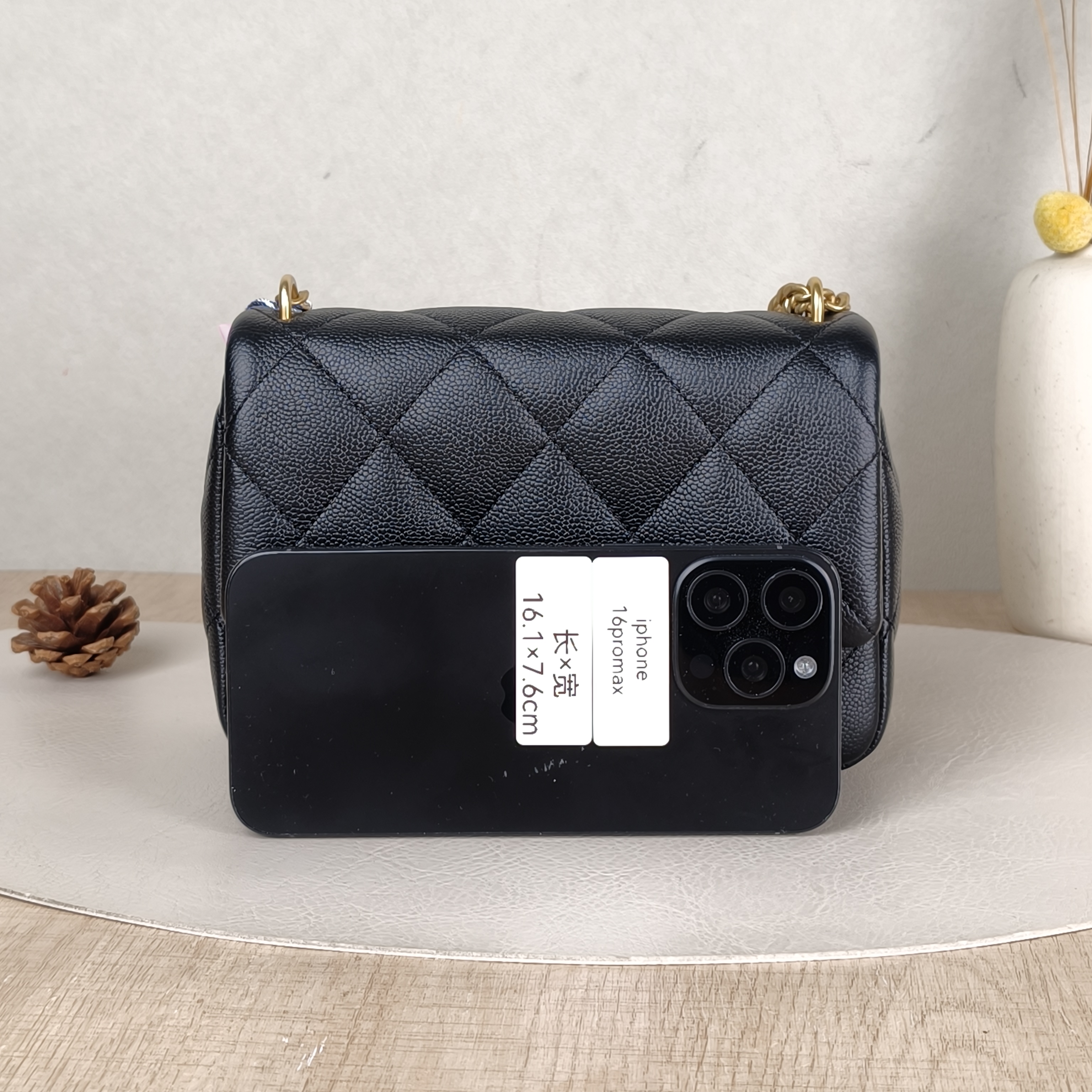 Chanel Crossbody Bag Black Grained Calfskinmini19 × 6 × 14 cm — cover view 4 of 5