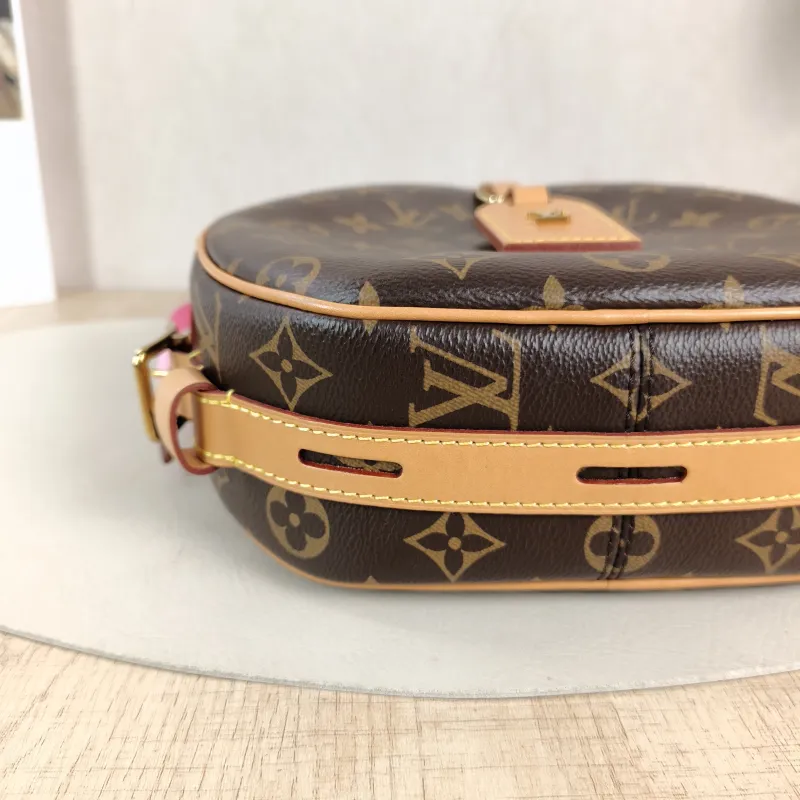 Louis Vuitton Crossbody Bag BOITE CHAPEAU SOUPLE Monogram PVC Large 20 × 8 × 22.5 cm — detail view 3 of 12