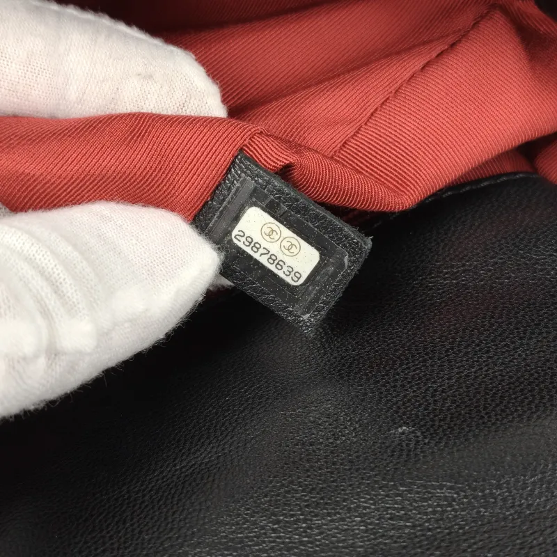 Chanel Crossbody Bag19Bag Black SL ambskin Small26 × 9 × 16 cm — detail view 1 of 15