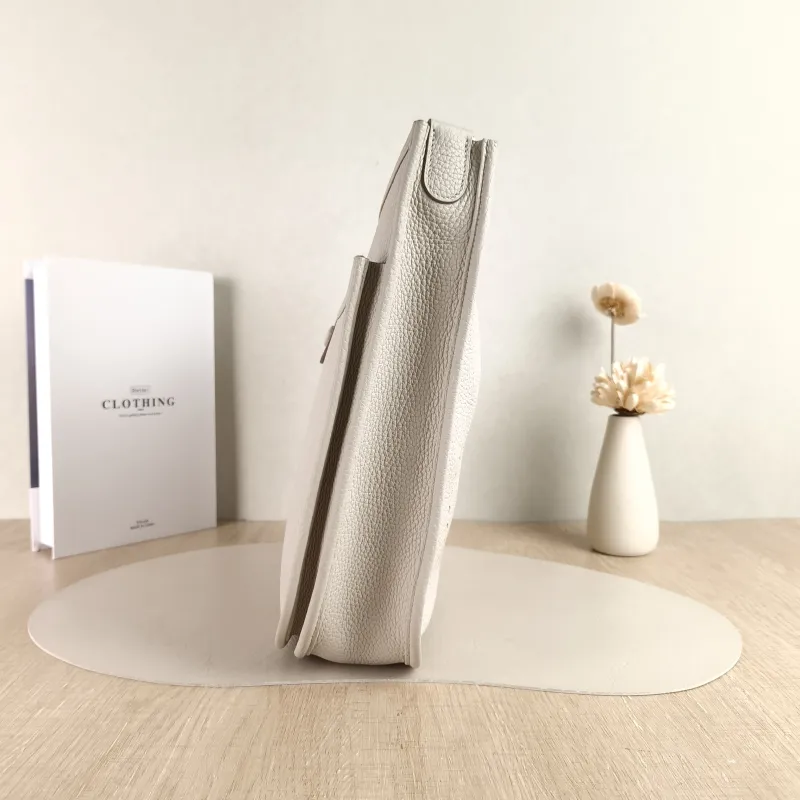 Hermès Crossbody Bag Evelyne 29 29 10 TC Calfskin 29 29 × 7 × 30 cm A — detail view 9 of 10