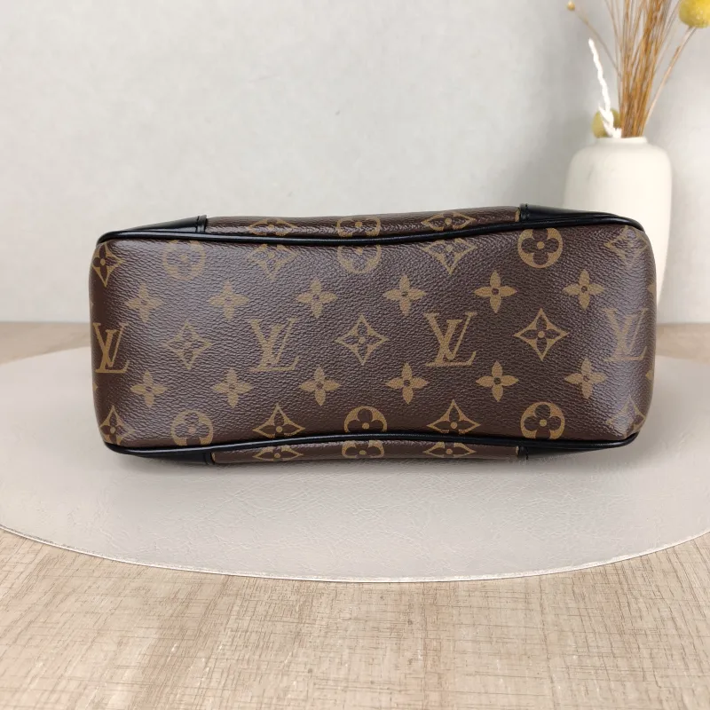 Louis Vuitton Crossbody Bag Boulogne PVC Small26 × 9.5 × 16 cm — cover view 3 of 5