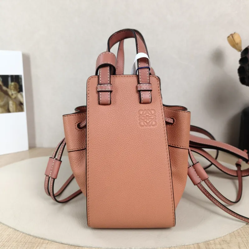 LOEWE Crossbody Bag Hammock Calfskinmini17 × 11 × 19.5 cm — detail view 8 of 12