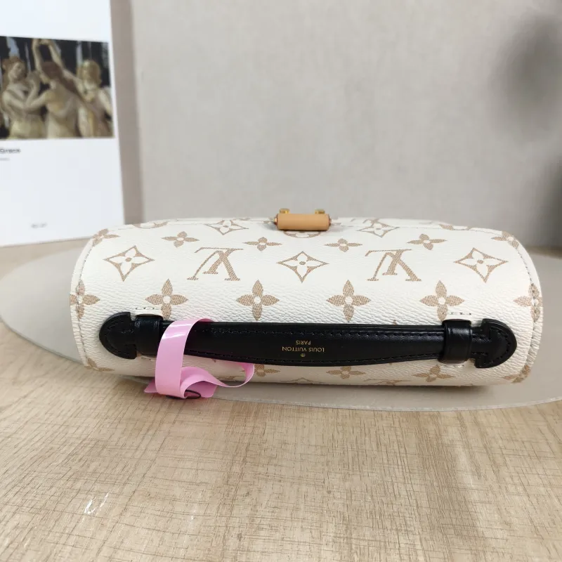 Louis Vuitton Crossbody Bag Pochette Métis East West PVC Small 21.5 × 6 × 13.5 cm — detail view 9 of 14