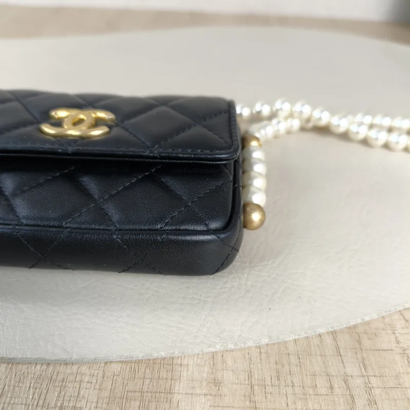 Chanel Crossbody Bag Pearl Crossbody Bag Black Calfskin One Size12 × 4 × 9 cm — detail view 9 of 11