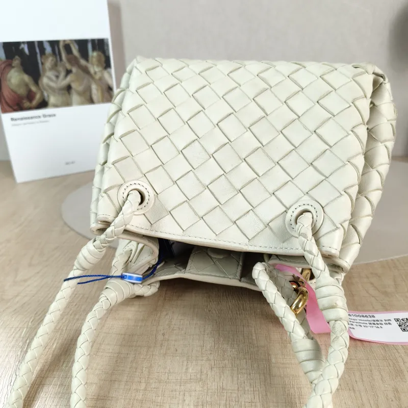 Bottega Veneta Crossbody Bag Parachute White Lambskin Small 20 × 17 × 16.5 cm — detail view 7 of 10