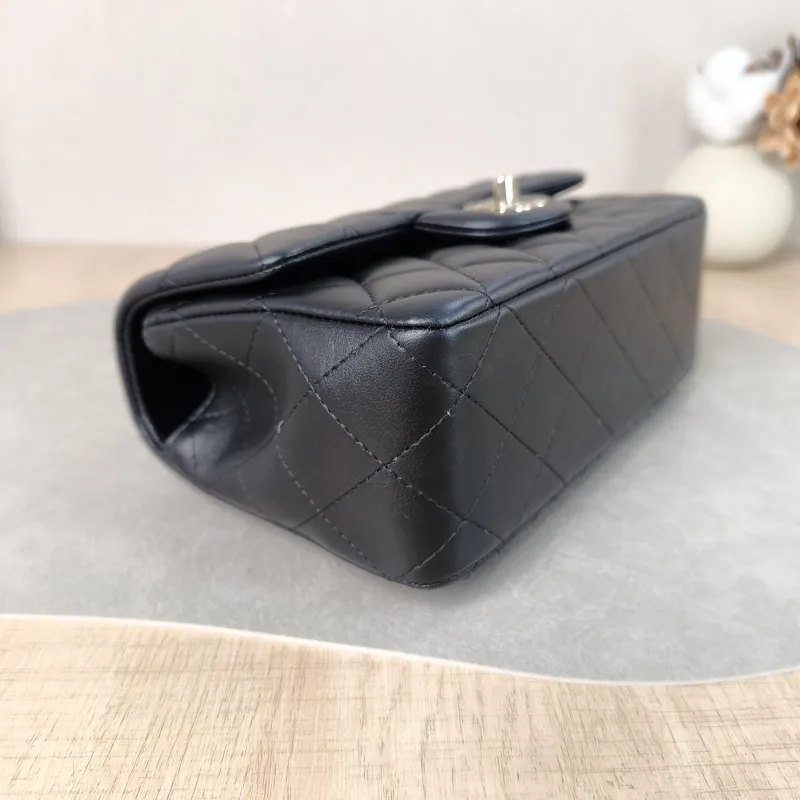 Chanel Crossbody Bag mini Black Lambskin mini 20 × 6 × 12 cm — detail view 1 of 13
