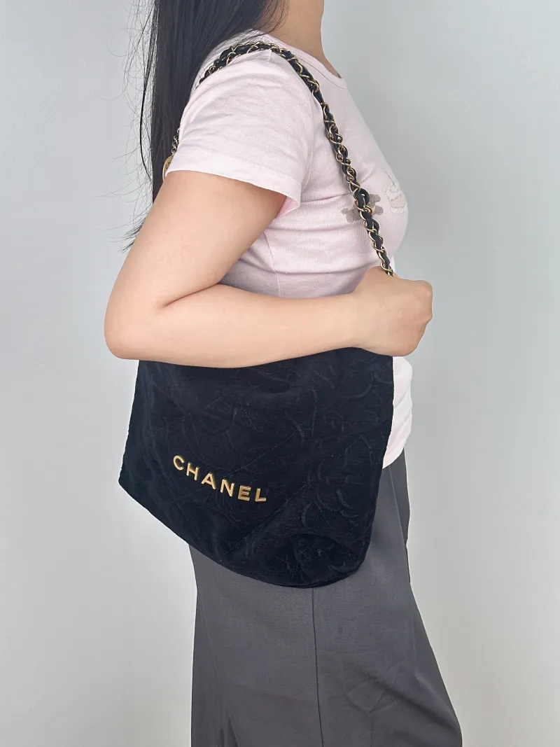 Chanel Shoulder Bag22Bag Black Small35 × 7 × 37 cm — on-model view 2 of 2