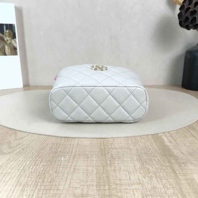 Chanel Crossbody Bag Crossbody Bag Grey Grained Calfskin One Size16 × 6 × 13 cm — cover view 3 of 6