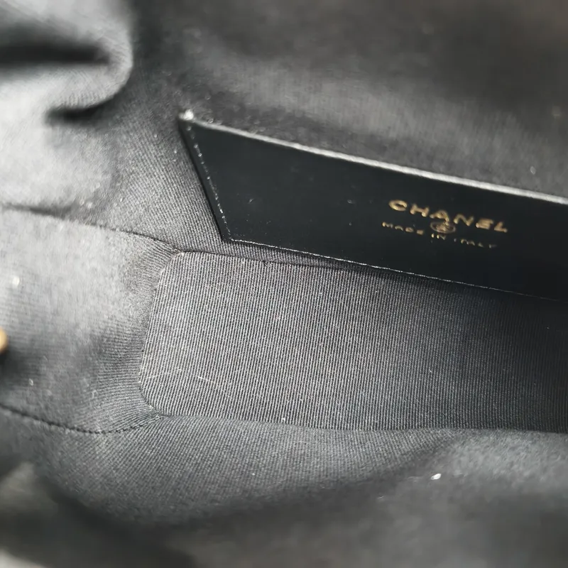 Chanel Crossbody Bag Gold-Tone Hardware Crossbody Bag Black Calfskin One Size21.5 × 7.5 × 19 cm — detail view 8 of 11