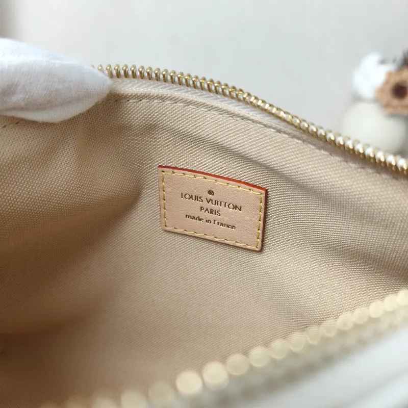 Louis Vuitton Shoulder Bag Pochette Hills White Canvas One Size18.5 × 6.5 × 11 cm — detail view 5 of 12