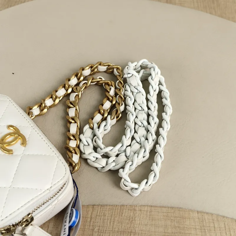 Chanel Crossbody Bag Camera Bag Box Crossbody Bag White Lambskin One Size11 × 4 × 7 cm — detail view 9 of 12