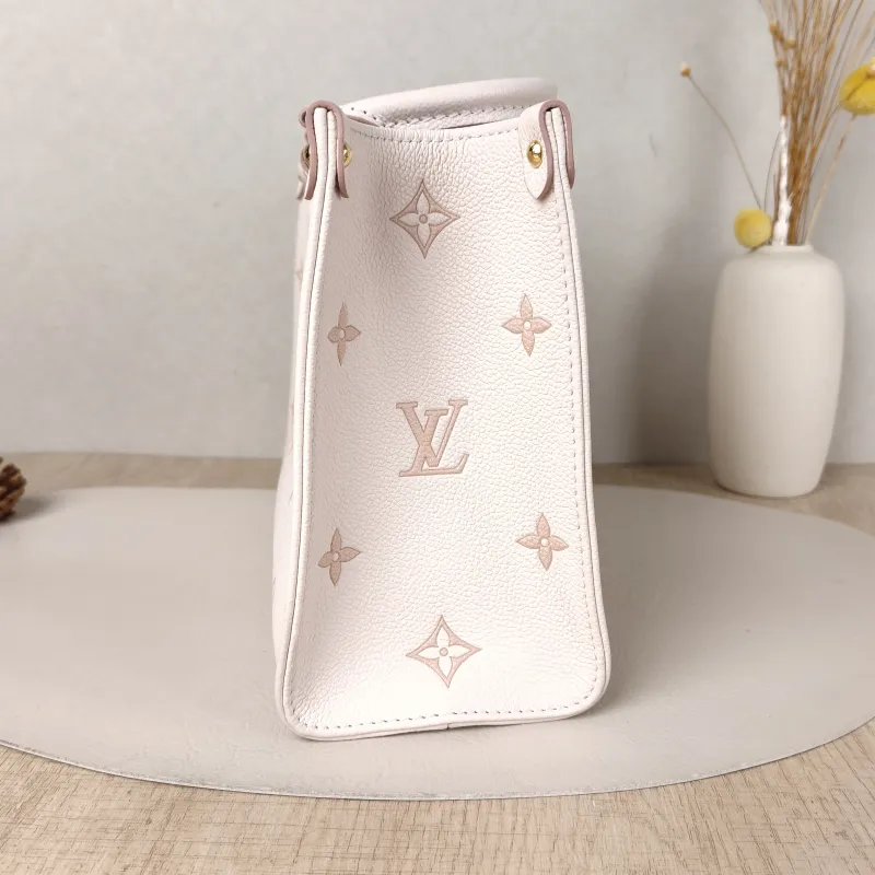 Louis Vuitton Shoulder Bag Onthego Beige · Pink Empreinte Embossed Calfskin Small25 × 11.5 × 19 cm — detail view 12 of 13