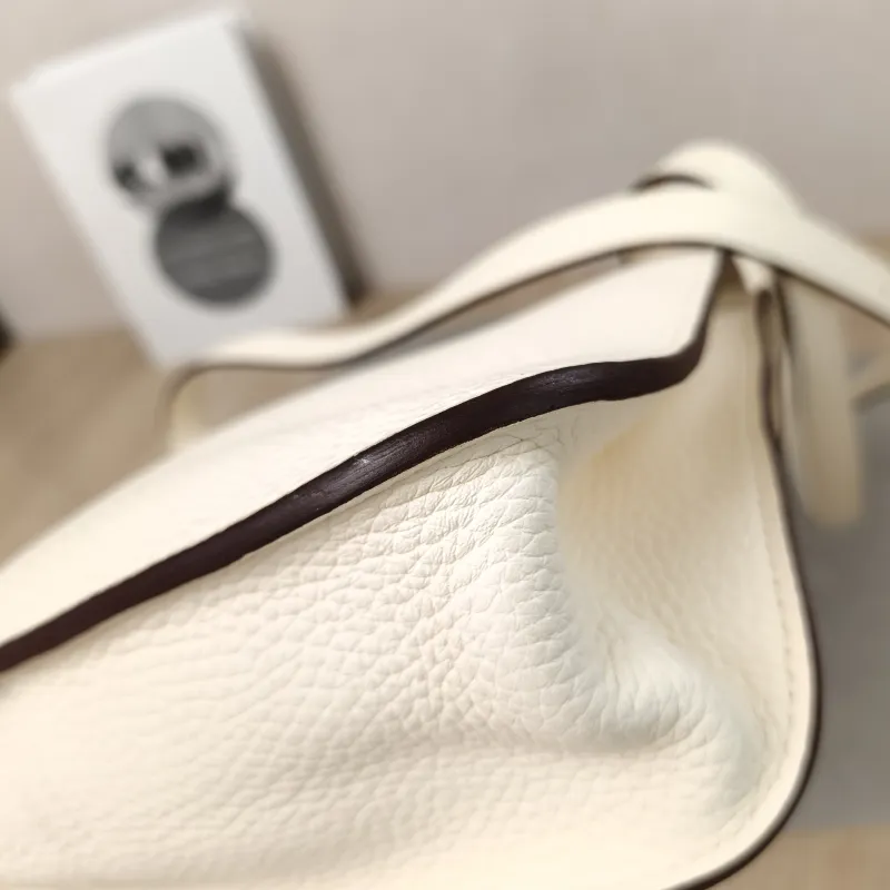 Hermès Shoulder Bag Halzan 25I2 Taurillon Clemence TC Calfskin Small25 × 8 × 17 cm — detail view 17 of 17
