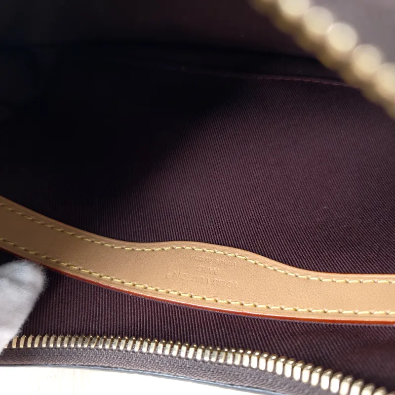 Louis Vuitton Crossbody Bag Boulogne PVC Small26 × 9.5 × 16 cm — detail view 2 of 13
