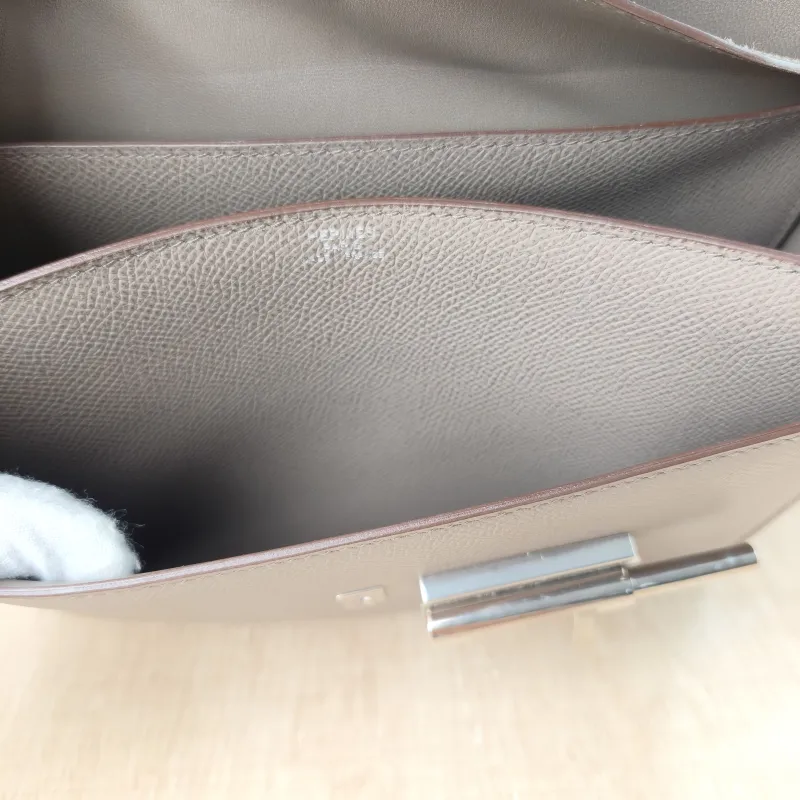 Hermès Crossbody Bag Verrou 23 Epsom Calfskin One Size 23 × 7 × 18 cm — detail view 3 of 13
