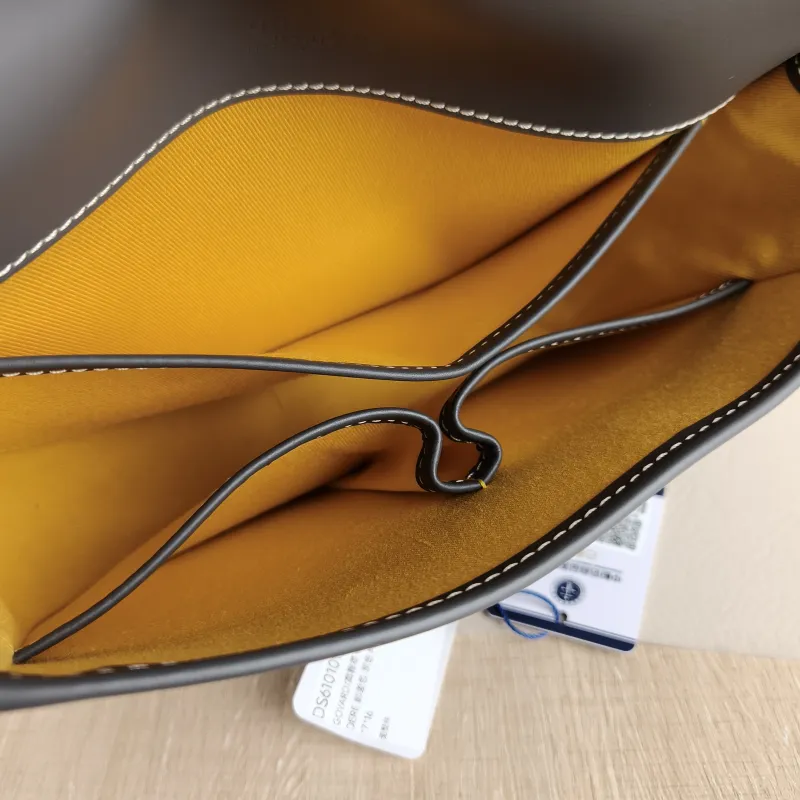 GOYARD Crossbody Bag BELVEDERE Messenger Bag Grey PVC Small 22 × 7 × 16 cm — detail view 1 of 12