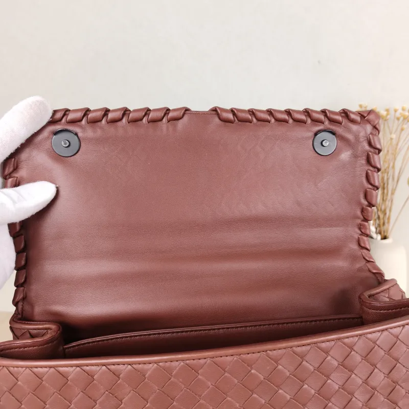 Bottega Veneta Shoulder Bag Olimpia Brown Lambskin One Size29 × 10.5 × 20 cm — detail view 3 of 11