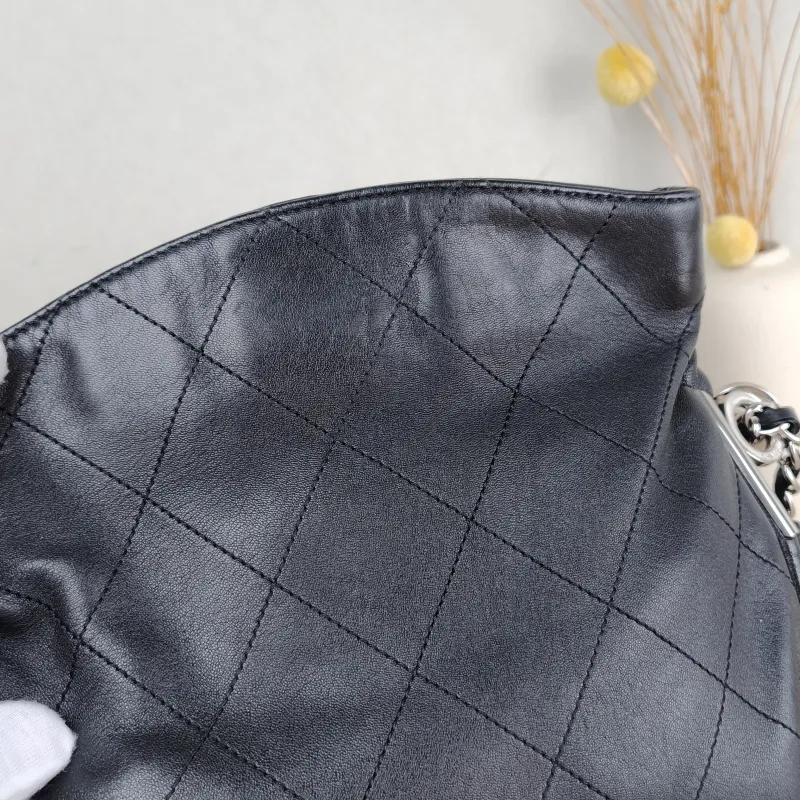 Chanel Crossbody Bag Hobo C Black Lambskin One Size 26 × 8 × 23 cm 10 — detail view 8 of 14