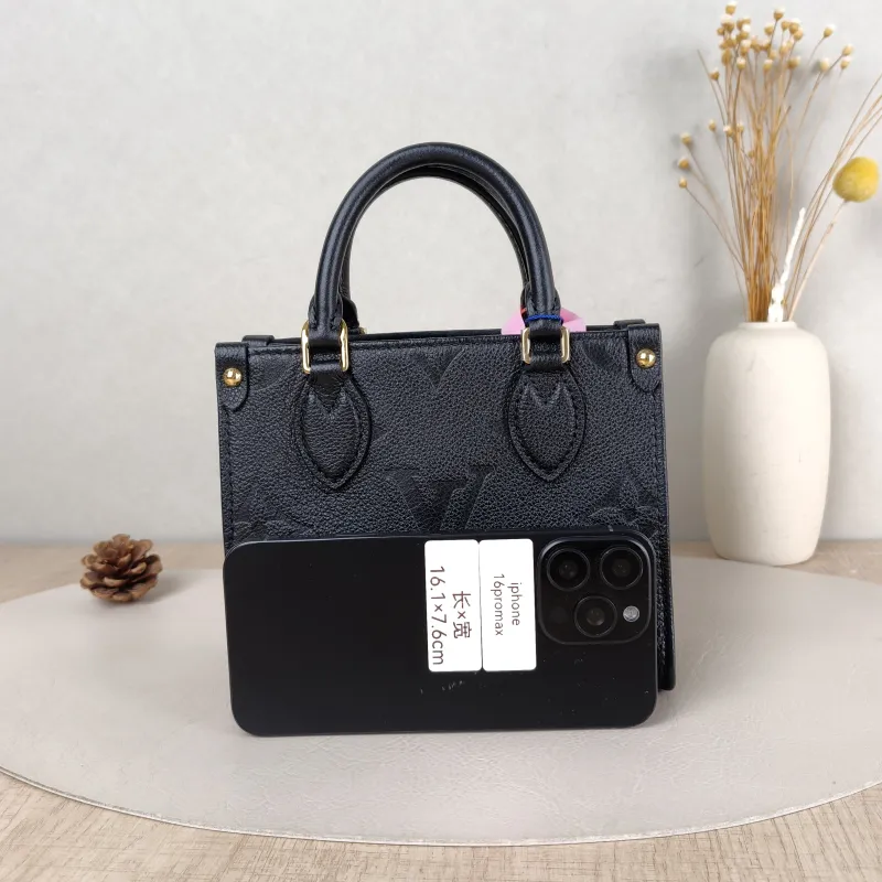 Louis Vuitton Crossbody Bag Onthego BB Black Empreinte Embossed Calfskin BB 18 × 8.5 × 15 cm — cover view 5 of 5