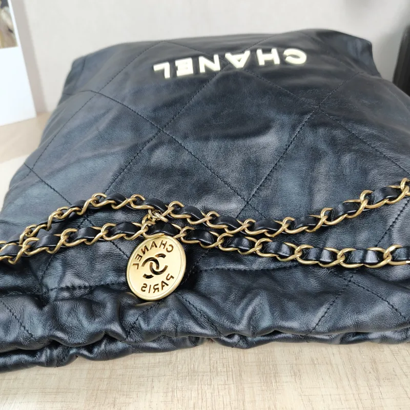 Chanel Shoulder Bag 22Bag Black CC alfskin Small 35 × 7 × 37 cm — detail view 2 of 13