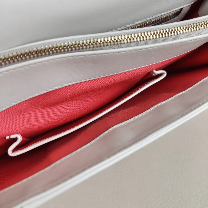 Bvlgari Shoulder Bag Serpenti Forever Collection Crossbody Bag White Calfskin 27.5 × 7.5 × 19 cm — detail view 4 of 12
