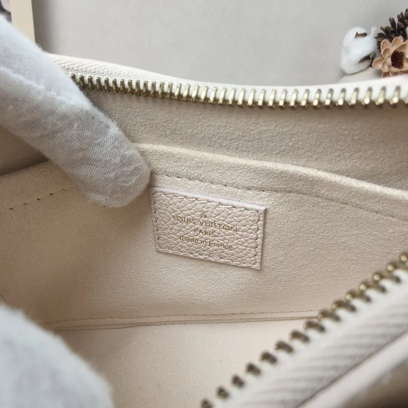 Louis Vuitton Shoulder Bag MARELLINI White Epi Embossed Calfskin Mini 19 × 6.5 × 13.5 cm — detail view 2 of 13