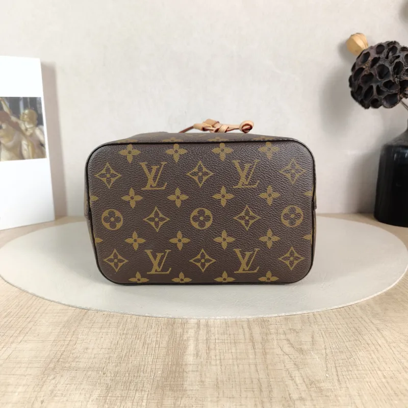 Louis Vuitton Crossbody Bag NÉONOÉ Bucket Bag BB Monogram PVC BB 20 × 13 × 20 cm — cover view 4 of 5