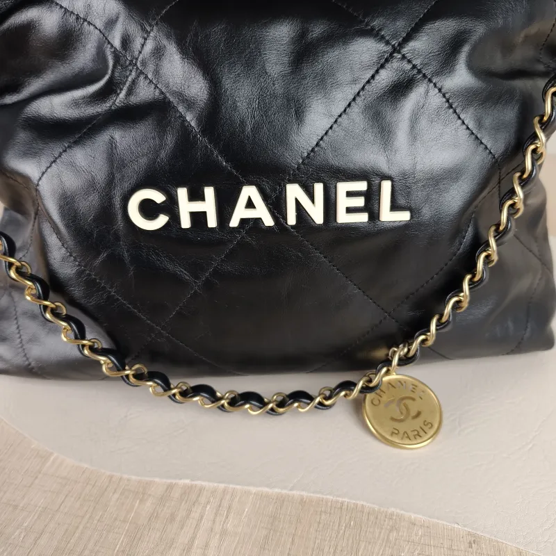 Chanel Shoulder Bag22Bag Black CC alfskin Small35 × 7 × 37 cm — detail view 2 of 14
