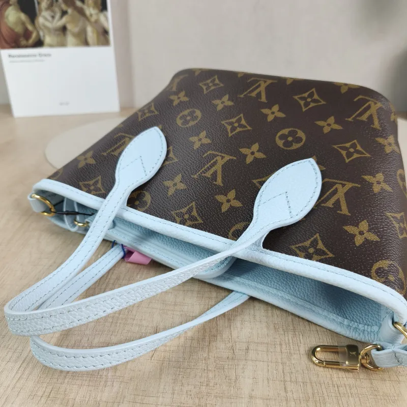 Louis Vuitton Crossbody Bag NEVERFULL INSIDE OUT BB Blue PVC · Calfskin BB 26.5 × 11 × 16.5 cm — detail view 2 of 13