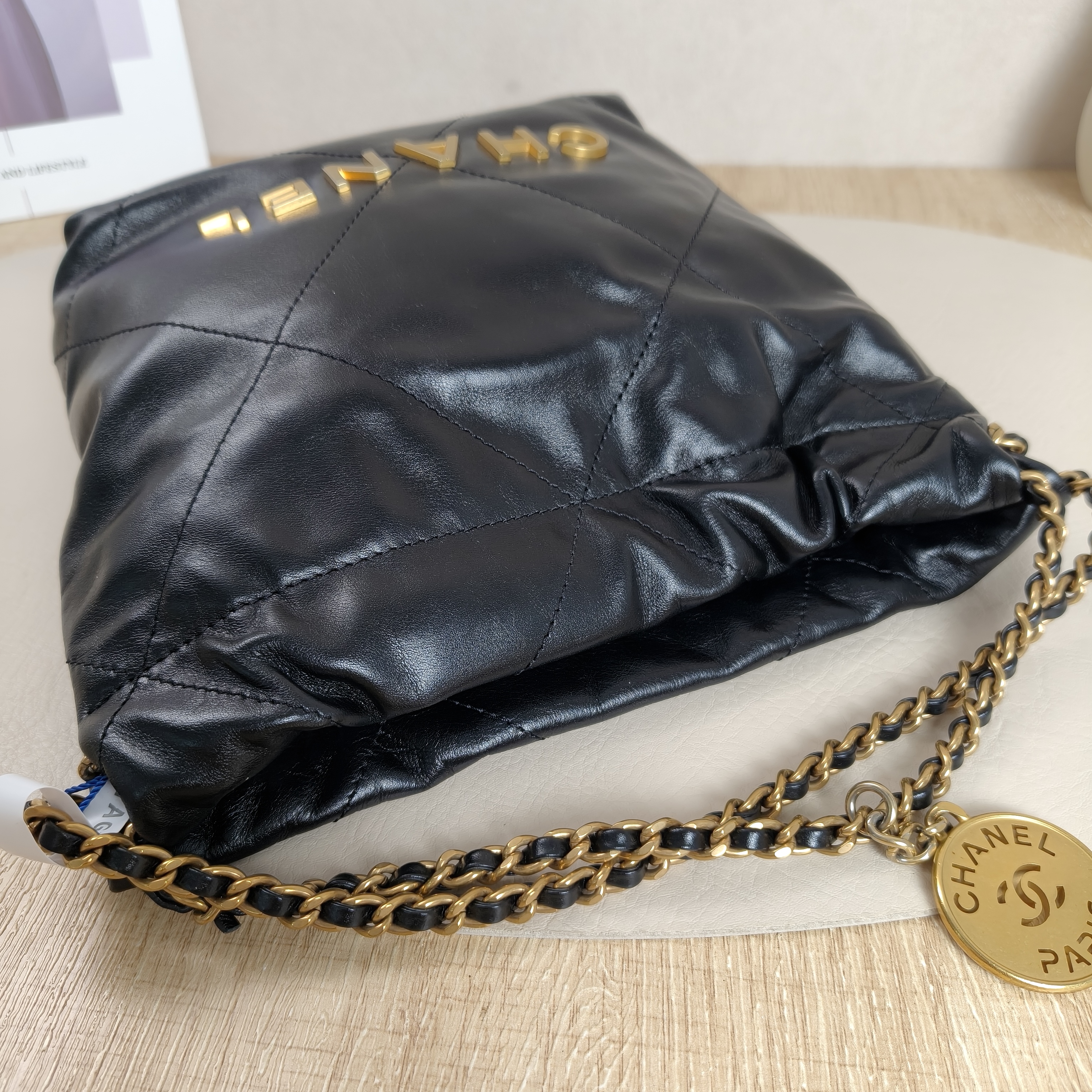 Chanel Shoulder Bag22Bag Black CC alfskinmini20 × 6 × 19 cm — cover view 10 of 12