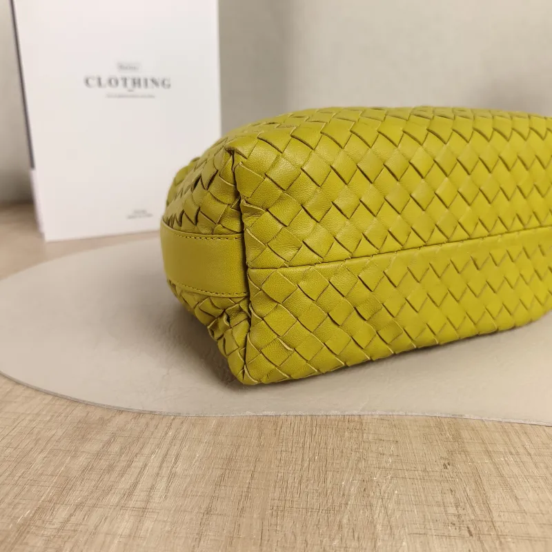 Bottega Veneta Top Handle Bag Wallace Woven Vanity Case Bag Green Calfskin Medium20 × 9.5 × 13 cm — detail view 3 of 11