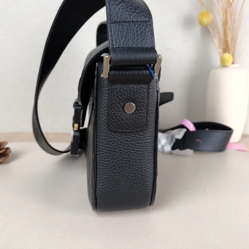 DIOR Crossbody Bag Black Calfskin Small 23 × 6 × 17.5 cm — detail view 12 of 12