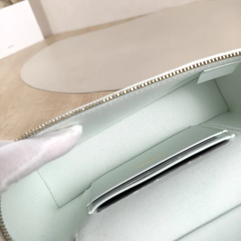 Chanel Crossbody Bag lp Box Bag Top Handle Crossbody Bag Grained Calfskin One Size 19.5 × 5 × 17 cm Conditioned — detail view 6 of 13