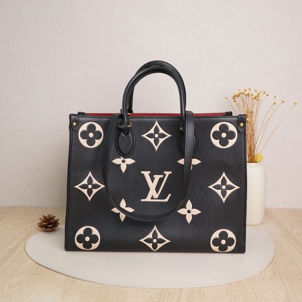 Louis Vuitton onthego Medium Black Calfskin Microchip Edition · 34 × 15 × 26 cm