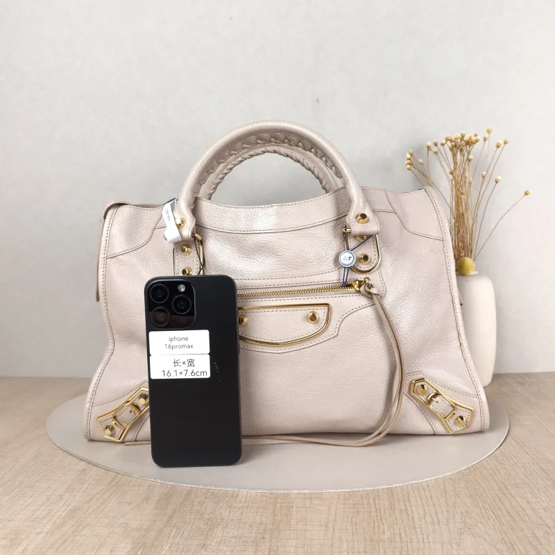 BALENCIAGA Shoulder Bag Classic City Grey Calfskin Medium 37 × 15 × 23.5 cm — cover view 2 of 5