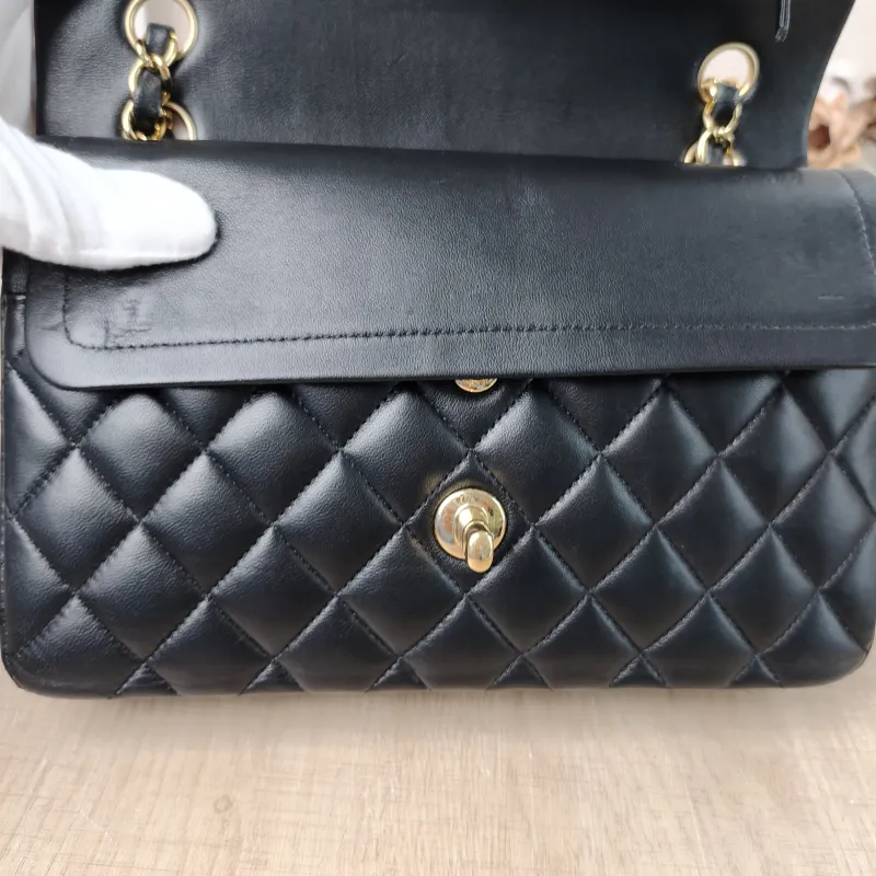 Chanel Crossbody Bag Classic Flap CF Black Lambskin Small23 × 6 × 14.5 cm — detail view 4 of 11