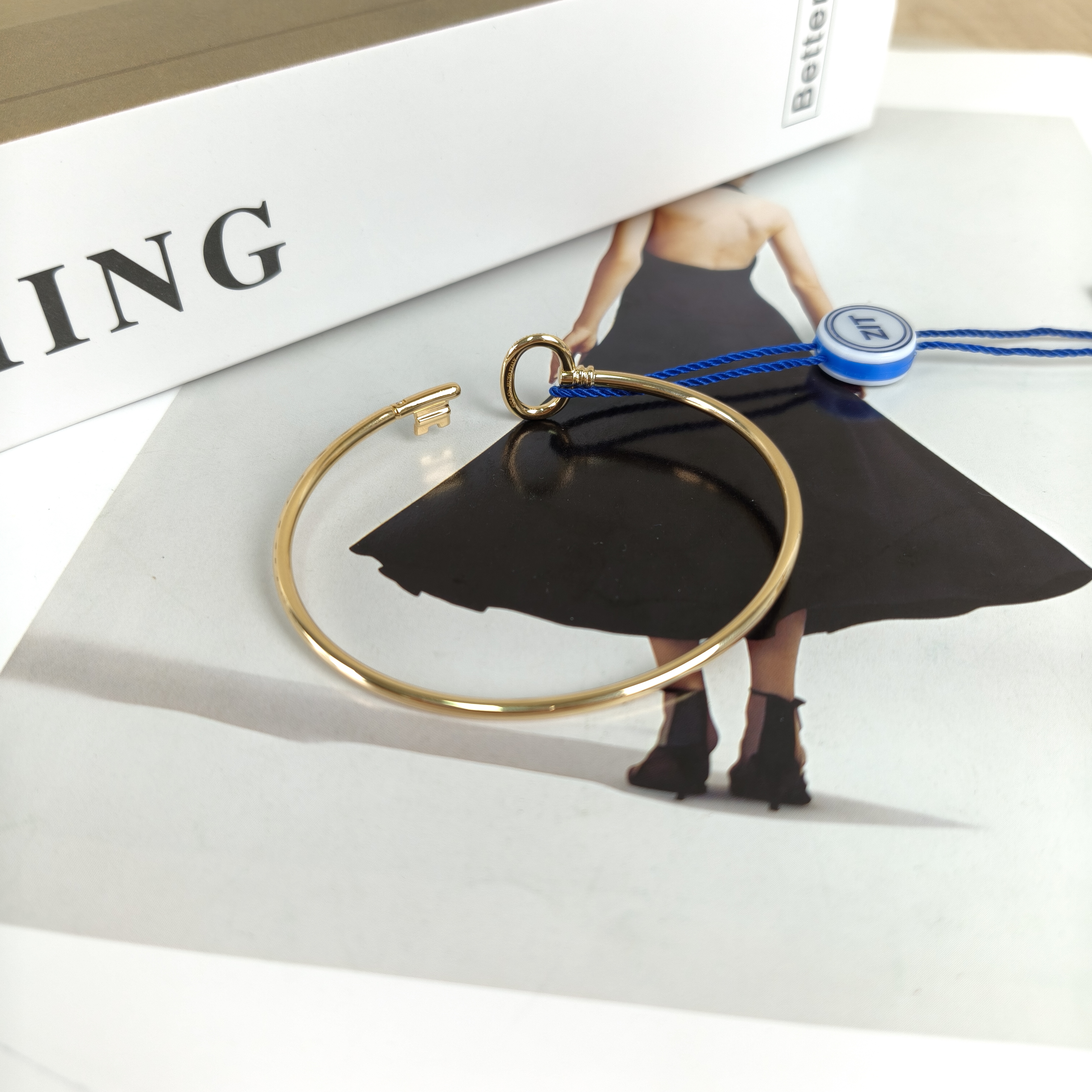 Tiffany&Co. Keys Collection Bangle Medium18k · Box · 18㎝ — cover view 6 of 9