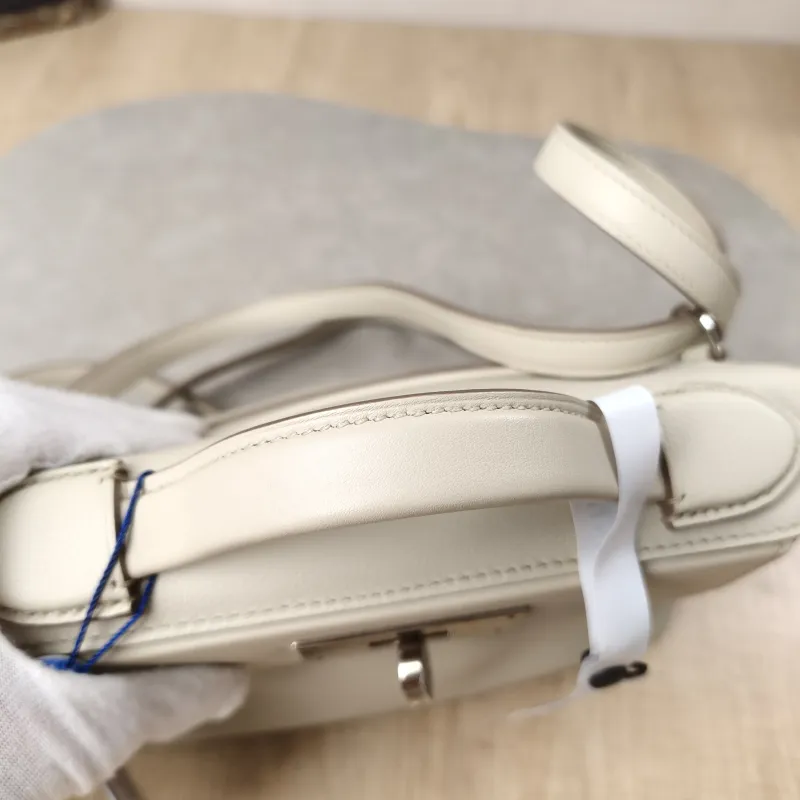 Hermès Crossbody Bag24 · 24 21 Shoulder Bagmini — detail view 13 of 20