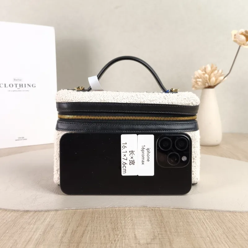 Chanel Crossbody Baglp Box Bag Top Handle Crossbody Bag White Black One Size19.5 × 5 × 17 cm — cover view 2 of 5