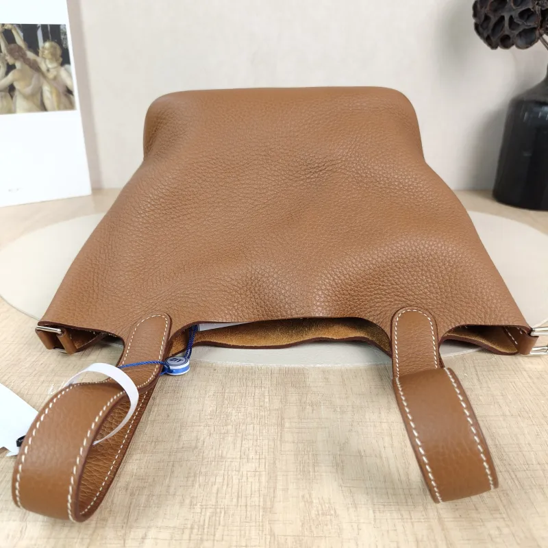Hermès Top Handle Bag Picotin Lock 18 18 TC Calfskin Small 18 × 13 × 19 cm u — detail view 8 of 9