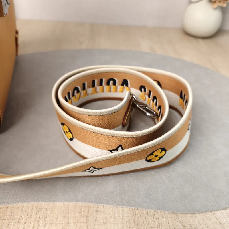 Louis Vuitton Crossbody Bag CLUNY Yellow Epi Embossed Calfskin Mini 20 × 7.5 × 16 cm — detail view 15 of 15