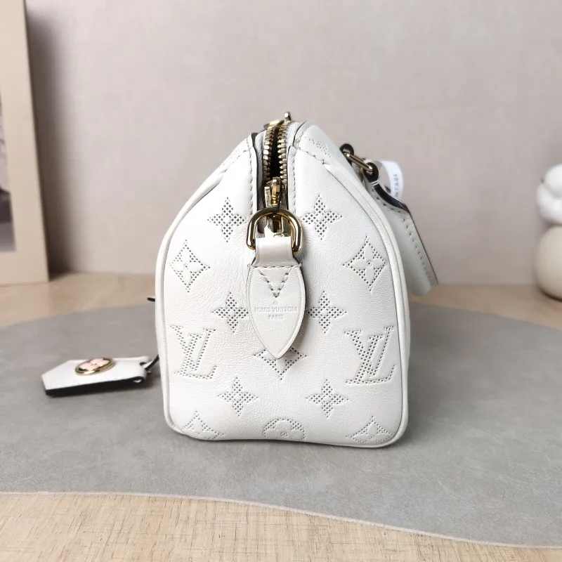 Louis Vuitton Crossbody Bag Speedy20 White Calfskin One Size 20.5 × 12 × 13.5 cm — detail view 4 of 12