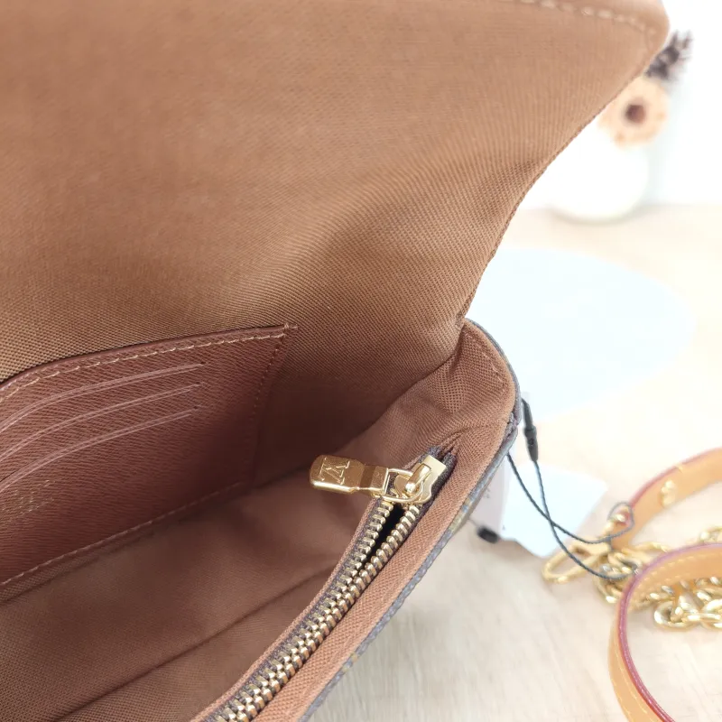 Louis Vuitton Crossbody Bag IVY Monogram PVC Small23.5 × 4.3 × 12 cm — detail view 9 of 12