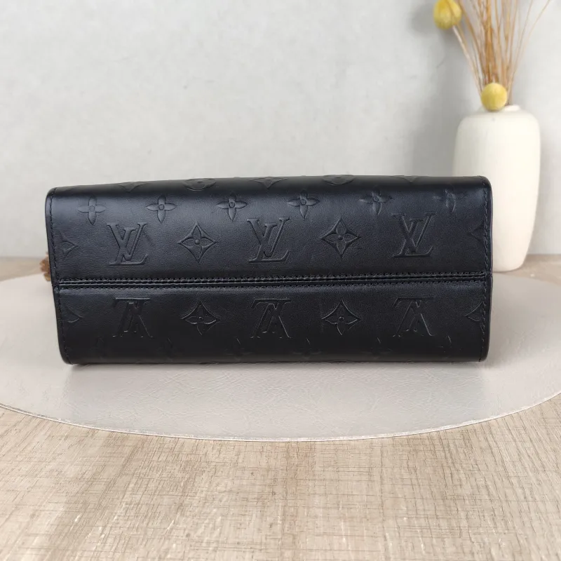 Louis Vuitton Shoulder Bag Onthego Black Calfskin Small 25 × 11.5 × 19 cm Shoulder Strap — cover view 2 of 6