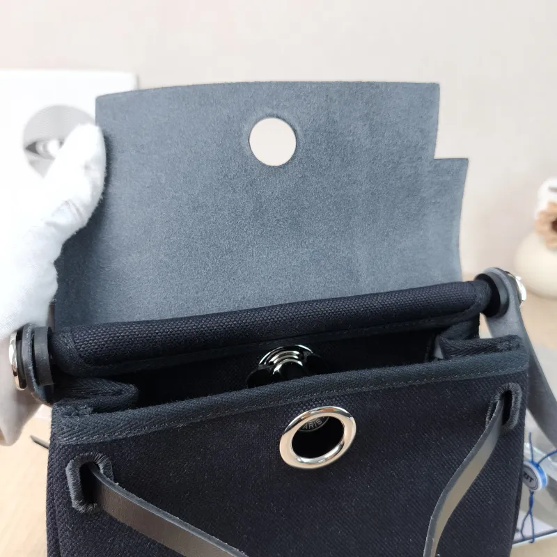 Hermès Crossbody Bag Herbag Zip 2089Black Calfskin，Canvasmini20.5 × 7 × 16.5 cm — detail view 14 of 15
