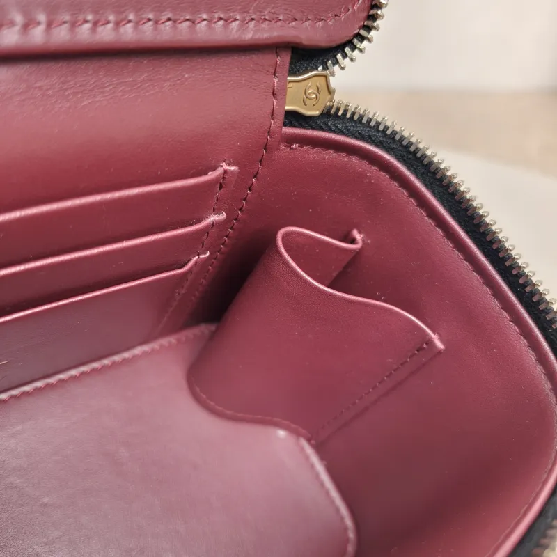 Chanel Crossbody Bag Edition Black Lambskin 16 × 8 × 9.5 cm — detail view 11 of 13