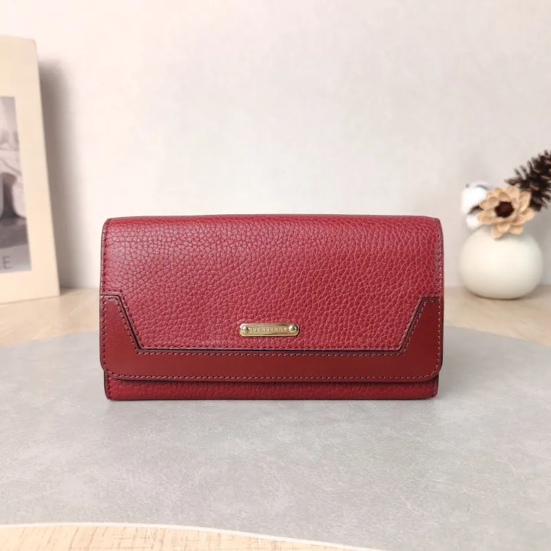 BURBERRY Wallet Wallet Red Calfskin One Size 19 × 2 × 11 cm