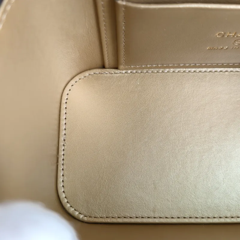 Chanel Crossbody Bag Edition Box Bag Cosmetic Bag Black Lambskin 17 × 8 × 9.5 cm — detail view 7 of 14